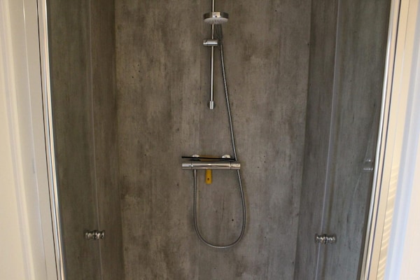 Foto van Modern chalet nabij Efteling - Vakantiehuis in Kaatsheuvel - BathRoom