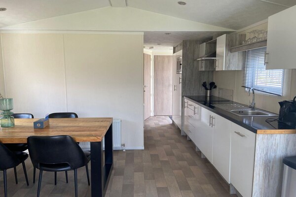 Foto van Eigentijds chalet in Kaatsheuvel - Vakantiehuis in Kaatsheuvel - DiningRoom
