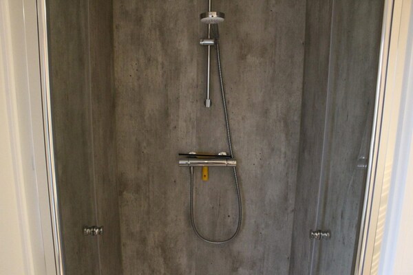 Foto van Eigentijds chalet in Kaatsheuvel - Vakantiehuis in Kaatsheuvel - BathRoom