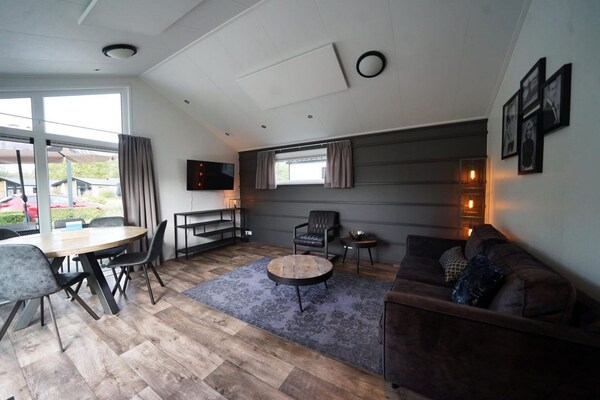 Foto van Eigentijds chalet in Kaatsheuvel - Vakantiehuis in Kaatsheuvel - LivingRoom