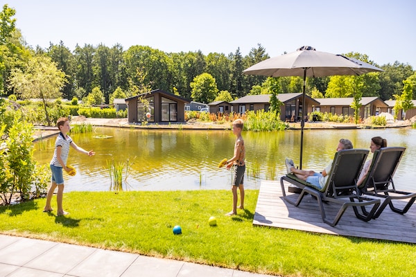Foto van Chalet in Nederland bij Vijver - Vakantiehuis in Veldhoven - ParkFacilities