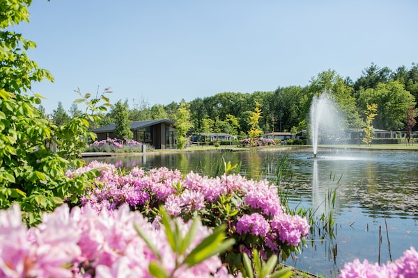 Foto van Chalet in Nederland bij Vijver - Vakantiehuis in Veldhoven - ParkFacilities