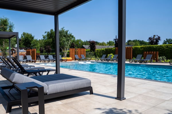 Foto van Chalet in Nederland bij Vijver - Vakantiehuis in Veldhoven - PoolOfHouse
