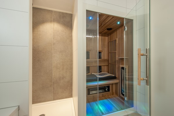 Foto van Lodge in Bospark met Sauna & Tuin - Vakantiehuis in Mierlo - Wellness