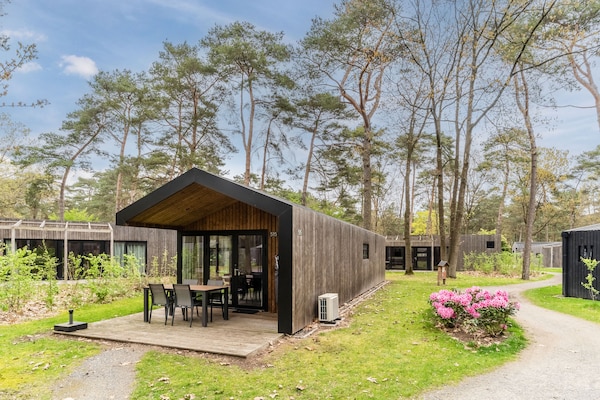 Foto van Chalet in Eindhoven bij Bospark 't Wolfsven - Vakantiehuis in Mierlo - ExteriorSummer