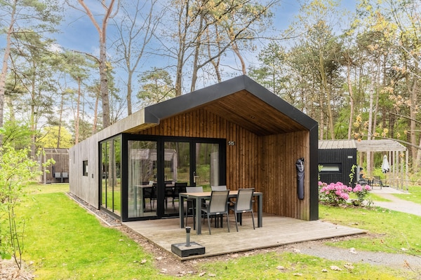 Foto van Chalet in Eindhoven bij Bospark 't Wolfsven - Vakantiehuis in Mierlo - TerraceBalcony