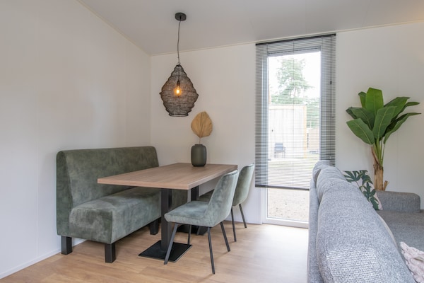 Foto van Chalet bij Eindhoven in een Groene Oase - Vakantiehuis in Mierlo - DiningRoom