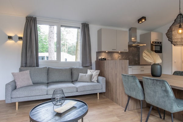 Foto van Chalet in Eindhoven bij Bosrijke Natuur - Vakantiehuis in Mierlo - LivingRoom