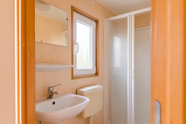 Foto van Chalet aan het Leukermeer - Vakantiehuis in Well - BathRoom