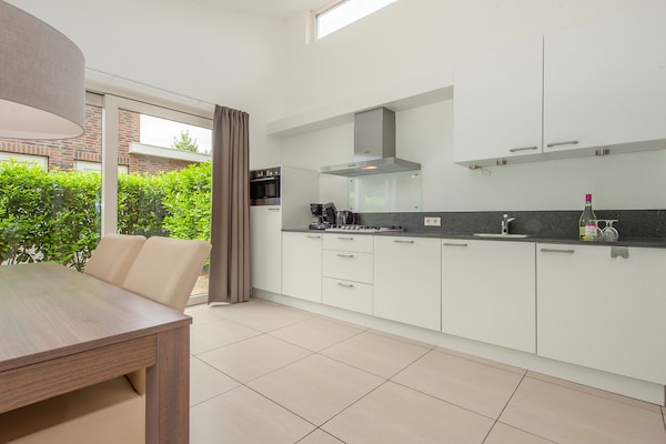 Foto van Moderne bungalow met wasmachine - Vakantiehuis in Arcen - Kitchen
