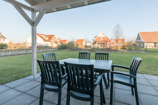 Foto van Villa in Klein Vink met toegang tot thermen - Vakantiehuis in Arcen - TerraceBalcony