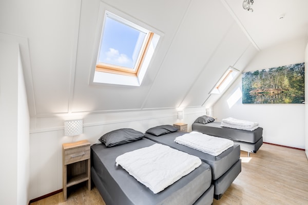 Foto van Luxe villa met zwembad en sauna - Vakantiehuis in Weert - BedRoom