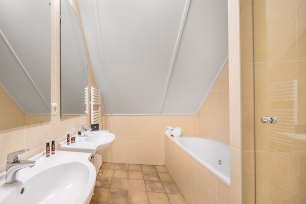 Foto van Luxe villa met zwembad en sauna - Vakantiehuis in Weert - BathRoom