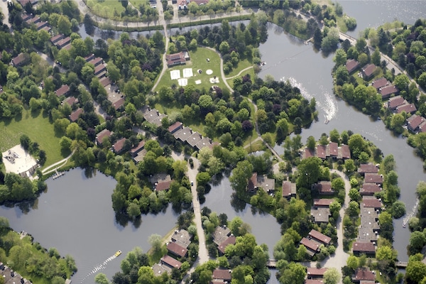 Foto van Bungalow in Weerterbergen met Haard - Vakantiehuis in Weert - ExteriorSummer