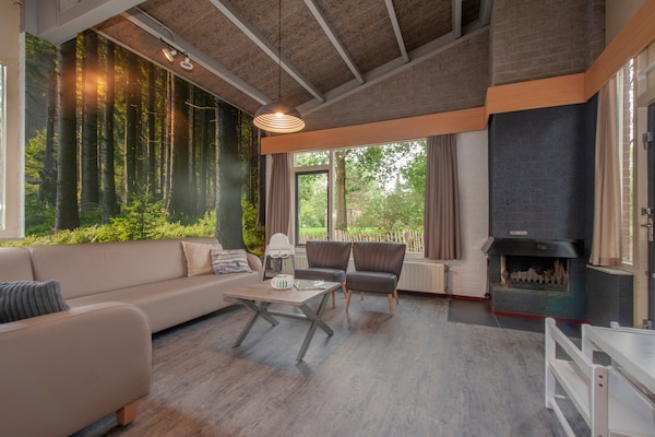 Foto van Bungalow in Weerterbergen met Haard - Vakantiehuis in Weert - LivingRoom