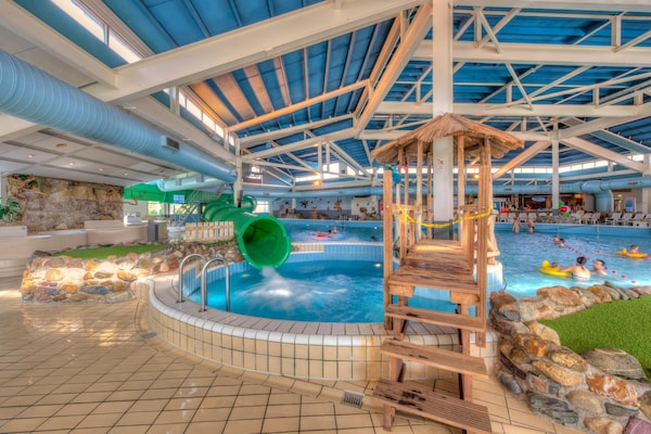 Foto van Bungalow in Weerterbergen met Haard - Vakantiehuis in Weert - ParkFacilities