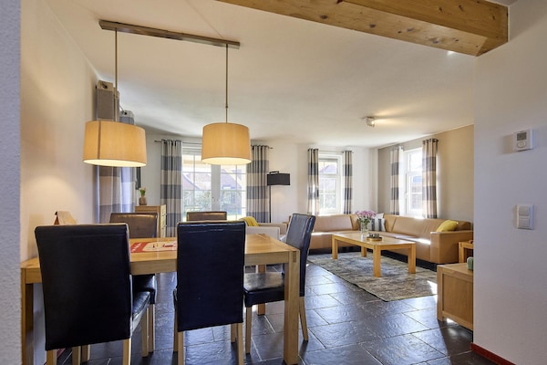 Foto van Boerderij in Limburg met Subtropisch Zwembad - Vakantiehuis in Roggel - LivingRoom