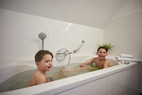 Foto van Boerderij in Limburg met Sauna & Zwembad - Vakantiehuis in Roggel - BathRoom