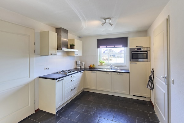 Foto van Boerderij in Limburg met Sauna & Zwembad - Vakantiehuis in Roggel - Kitchen