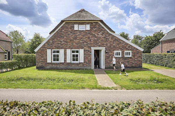 Foto van Boerderij in Limburg bij Designer Outlet - Vakantiehuis in Roggel - ExteriorSummer