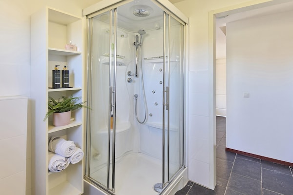 Foto van Boerderij in Limburg bij Maasplassen - Vakantiehuis in Roggel - BathRoom