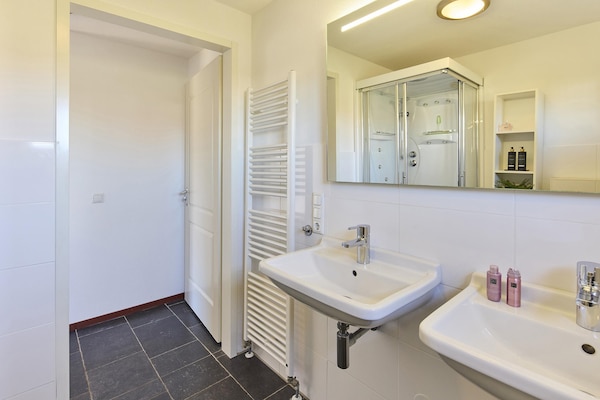 Foto van Boerderij in Limburg bij Maasplassen - Vakantiehuis in Roggel - BathRoom