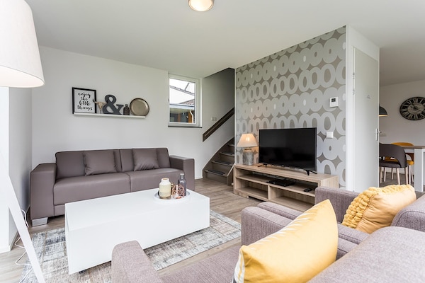 Foto van Bungalow in Limburg met Subtropisch Zwembad - Vakantiehuis in Roggel - LivingRoom