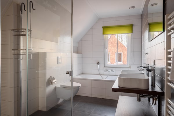 Foto van Villa in Maastricht met Sauna & Bubbelbad - Vakantiehuis in Maastricht - BathRoom