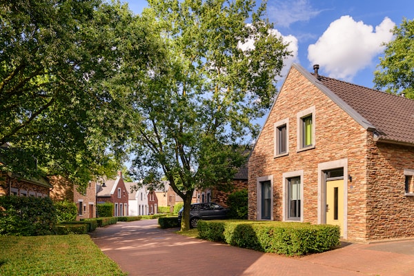 Foto van Villa in Maastricht met Sauna & Bubbelbad - Vakantiehuis in Maastricht - ExteriorSummer