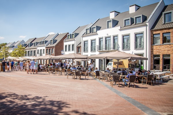 Foto van Appartement in Maastricht met Zwembad - Vakantiehuis in Maastricht - ExteriorSummer