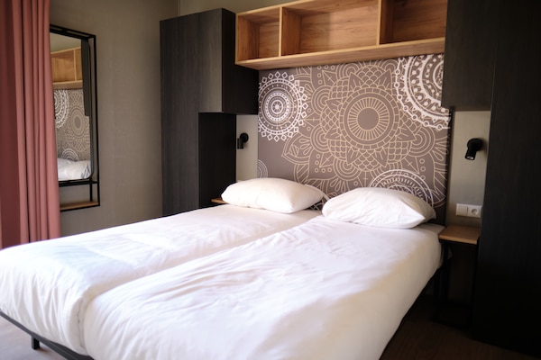 Foto van Leuke heuvellodge in Gulpen met geweldig uitzicht - Vakantiehuis in Gulpen - BedRoom
