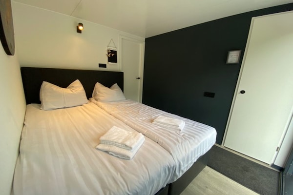 Foto van Woonboot Mookerplas met uitzicht - Vakantiehuis in Middelaar - BedRoom