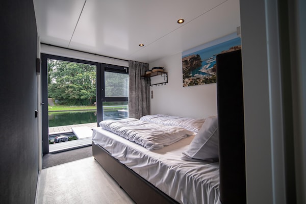 Foto van Woonboot bij Mookerplas - Vakantiehuis in Middelaar - BedRoom
