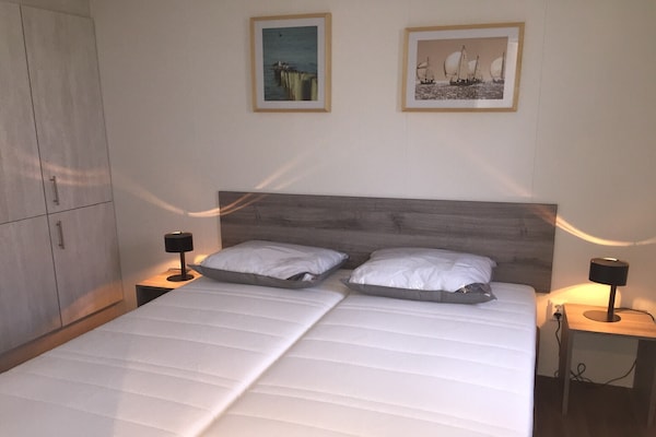 Foto van Chalet met vaatwasser in een park - Vakantiehuis in Lathum - BedRoom