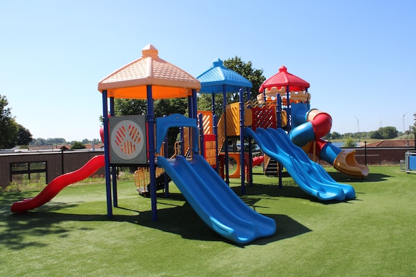 Foto van Chalet aan het meer in een groene omgeving - Vakantiehuis in Lathum - ParkFacilities