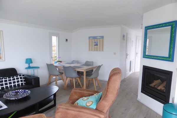 Foto van Chalet aan het meer in een groene omgeving - Vakantiehuis in Lathum - LivingRoom