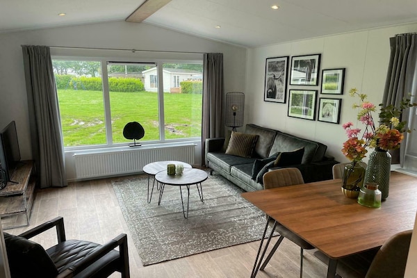 Foto van Comfort chalet aan recreatieplas - Vakantiehuis in Lathum - LivingRoom