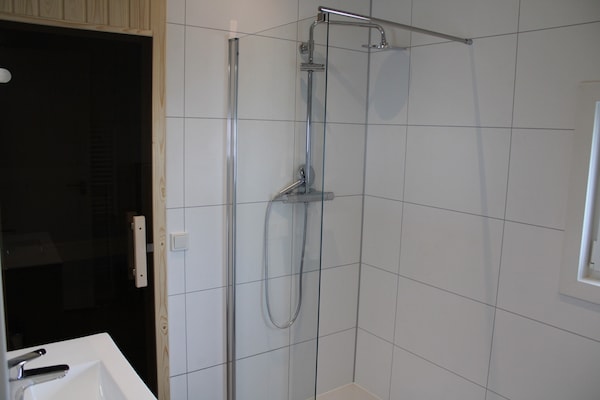 Foto van Appartement met Sauna en Terras in Gelderland - Vakantiehuis in Lathum - BathRoom