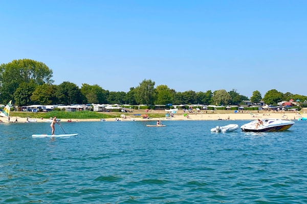 Foto van Chalet in Gelderland met ruime tuin - Vakantiehuis in Lathum - ParkFacilities