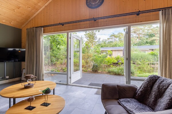 Foto van Uniek chalet aan de vijver - Vakantiehuis in Hoenderloo - ViewSummer