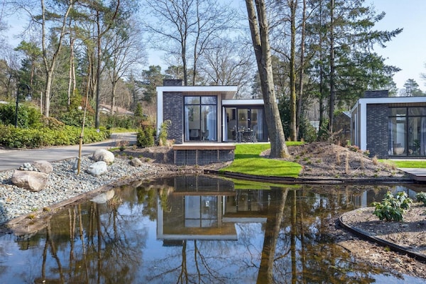 Foto van Luxe verblijf nabij Veluwepark - Vakantiehuis in Hoenderloo - ExteriorSummer