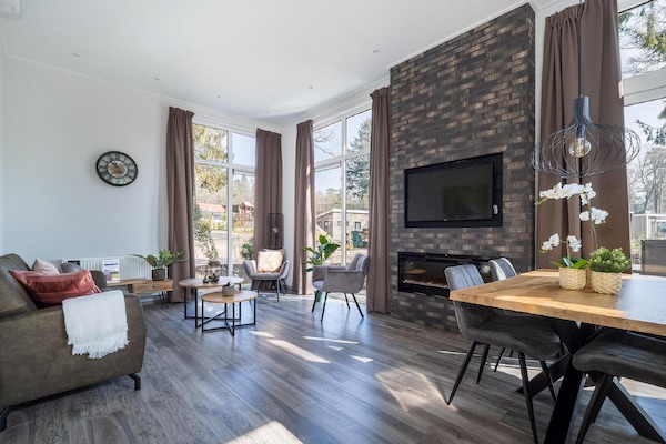 Foto van Luxe verblijf nabij Veluwepark - Vakantiehuis in Hoenderloo - LivingRoom