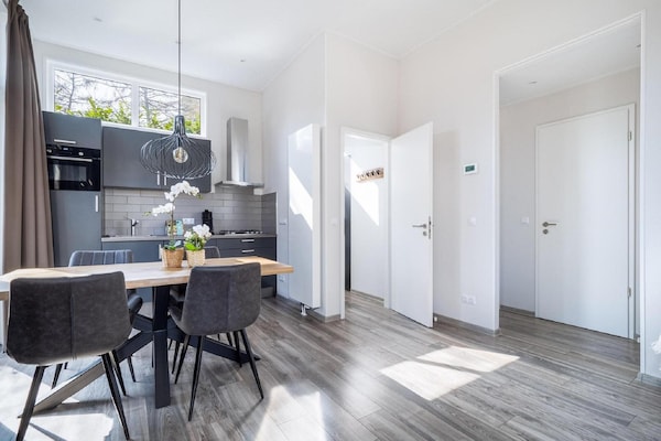Foto van Luxe verblijf nabij Veluwepark - Vakantiehuis in Hoenderloo - DiningRoom