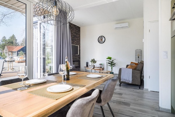 Foto van Luxe verblijf nabij Veluwepark - Vakantiehuis in Hoenderloo - DiningRoom