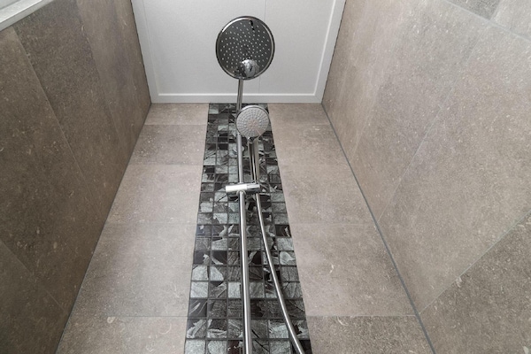 Foto van Luxe verblijf nabij Veluwepark - Vakantiehuis in Hoenderloo - BathRoom