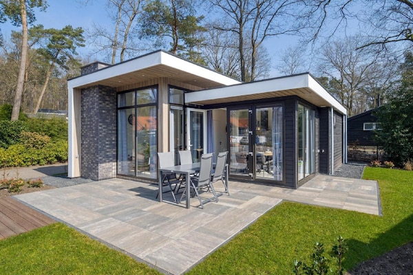 Foto van Luxe verblijf nabij Veluwepark - Vakantiehuis in Hoenderloo - ExteriorSummer