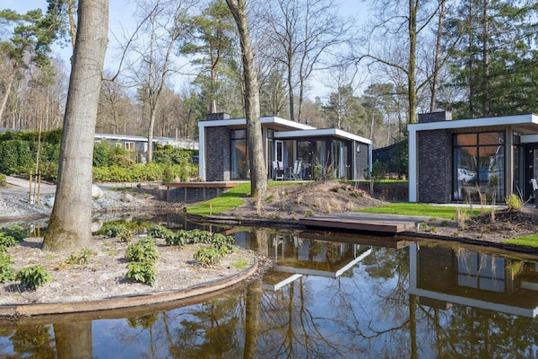 Foto van Luxe verblijf nabij Veluwepark - Vakantiehuis in Hoenderloo - ExteriorSummer