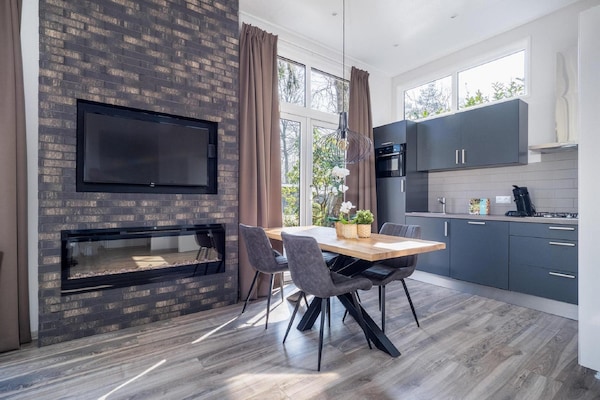 Foto van Luxe verblijf nabij Veluwepark - Vakantiehuis in Hoenderloo - DiningRoom