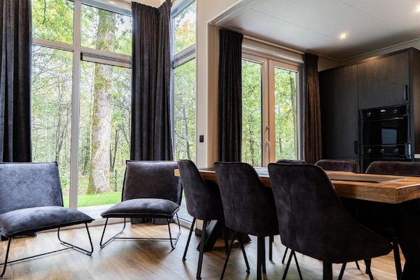 Foto van Elegant landchalet in Gelders - Vakantiehuis in Hoenderloo - LivingRoom