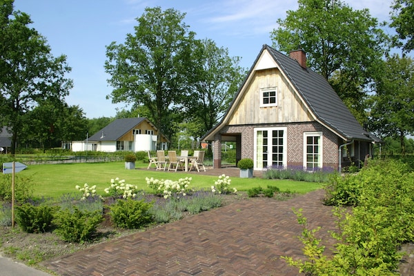Foto van Stijlvol Toevluchtsoord in Hellendoorn - Vakantiehuis in Hellendoorn - ExteriorSummer